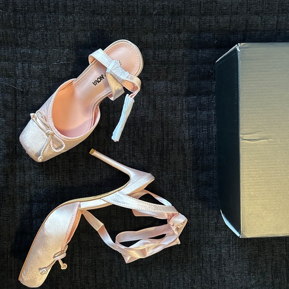 BNIB FashionNova ballet heels size 6.5 - Picture 8 of 8